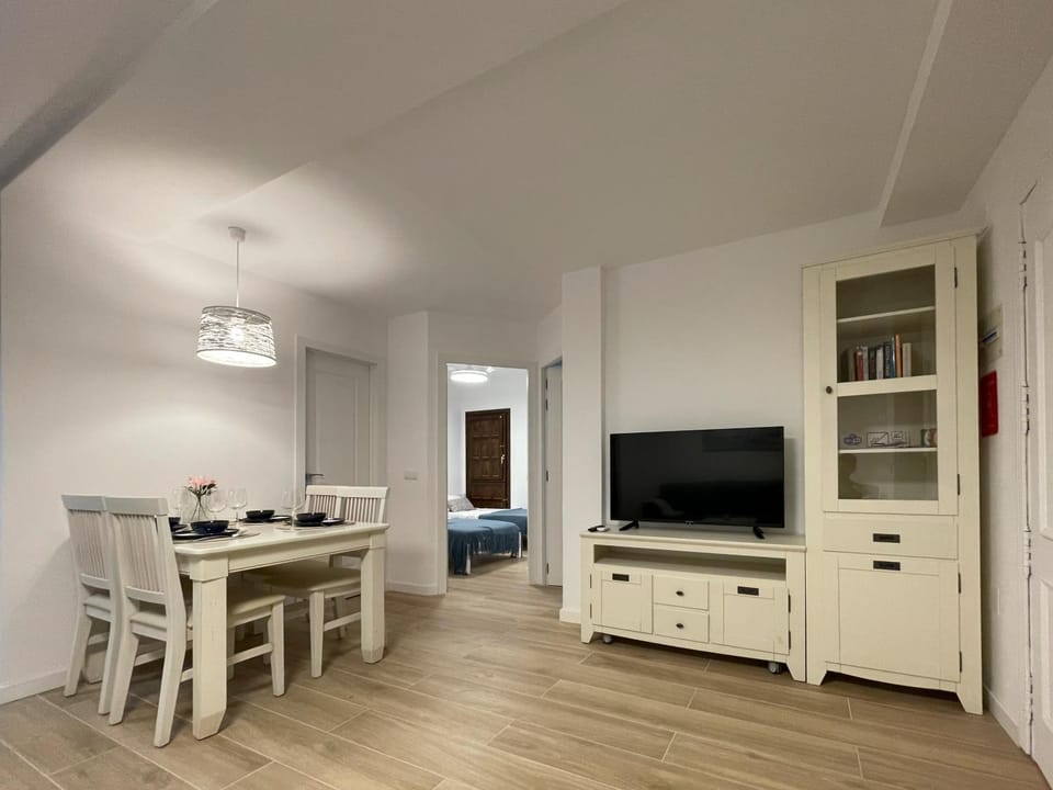 TV and multimedia, Living room, Dining area, Bedroom