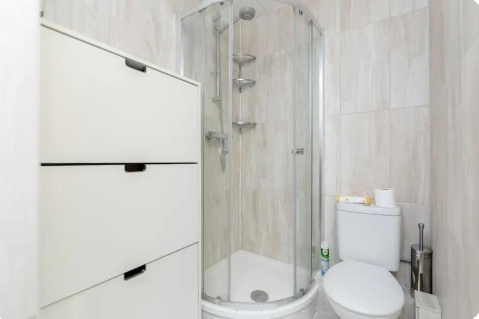 Spacious Double Room by Batteresa Park - Zone 1 Vacation rental in London