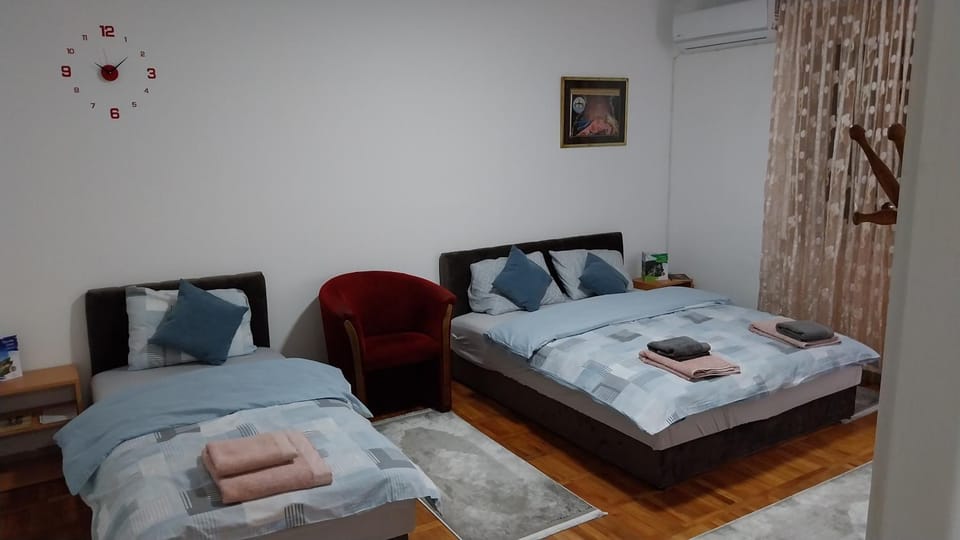 Bed, Photo of the whole room, Bedroom, towels, air conditioner