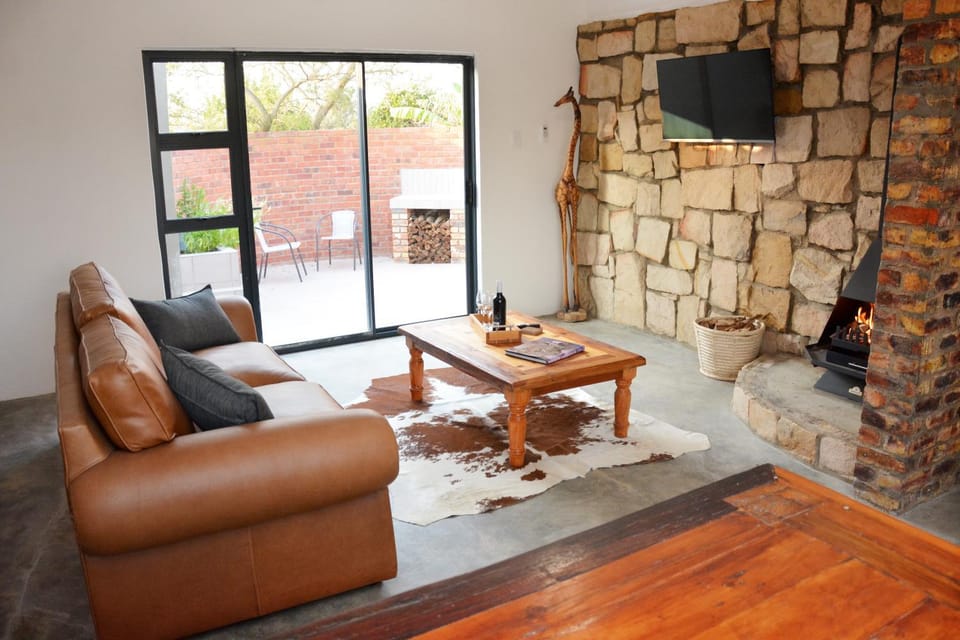 Communal lounge/ TV room, TV and multimedia, Living room, Seating area, Evening entertainment