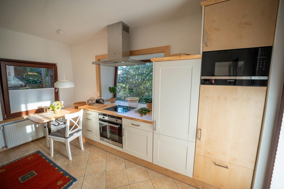 Kitchen or kitchenette, Dining area, dishwasher, oven, stove