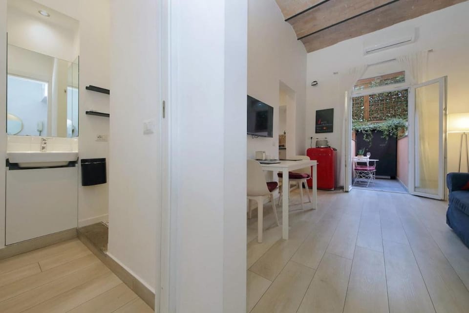 Bathroom, TV and multimedia
