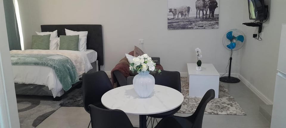 Sunningdale White House Accomodations Apartment in Cape Town