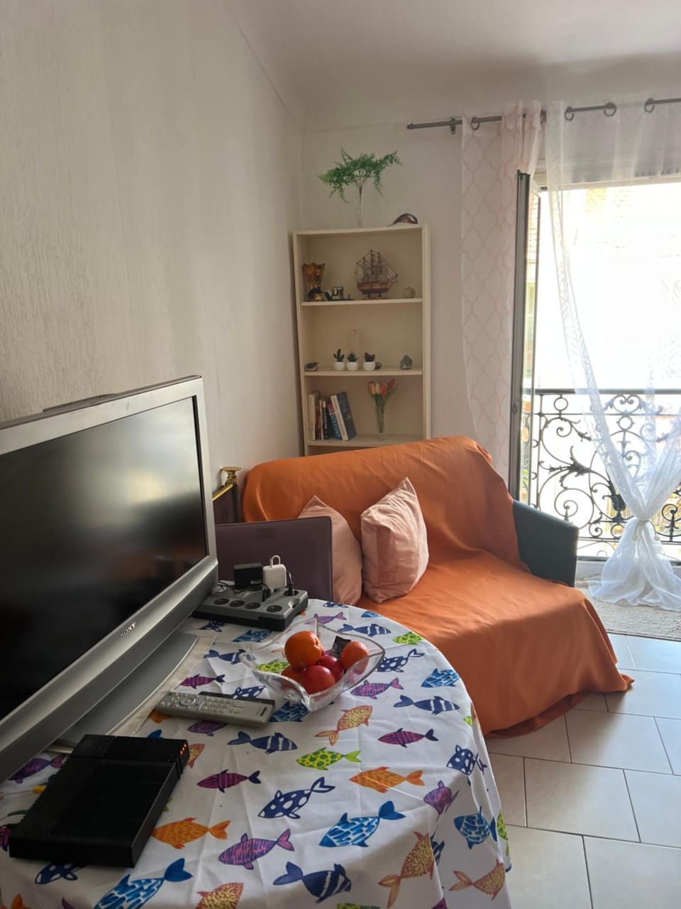 Private room near the port old town Vacation rental in Nice
