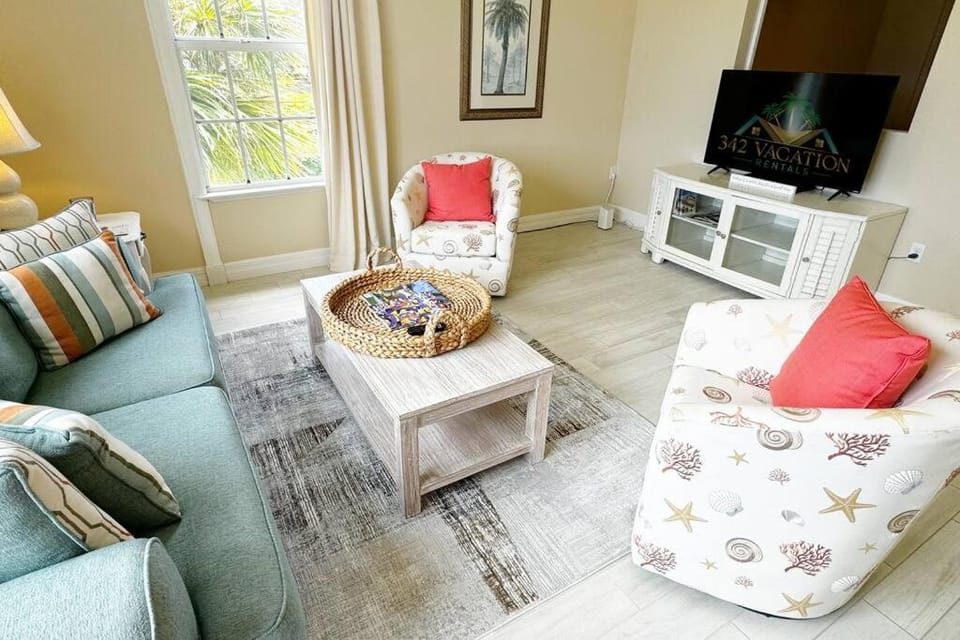 Windsor Lodge Unit #19, studio close to beaches Apartment in Osprey