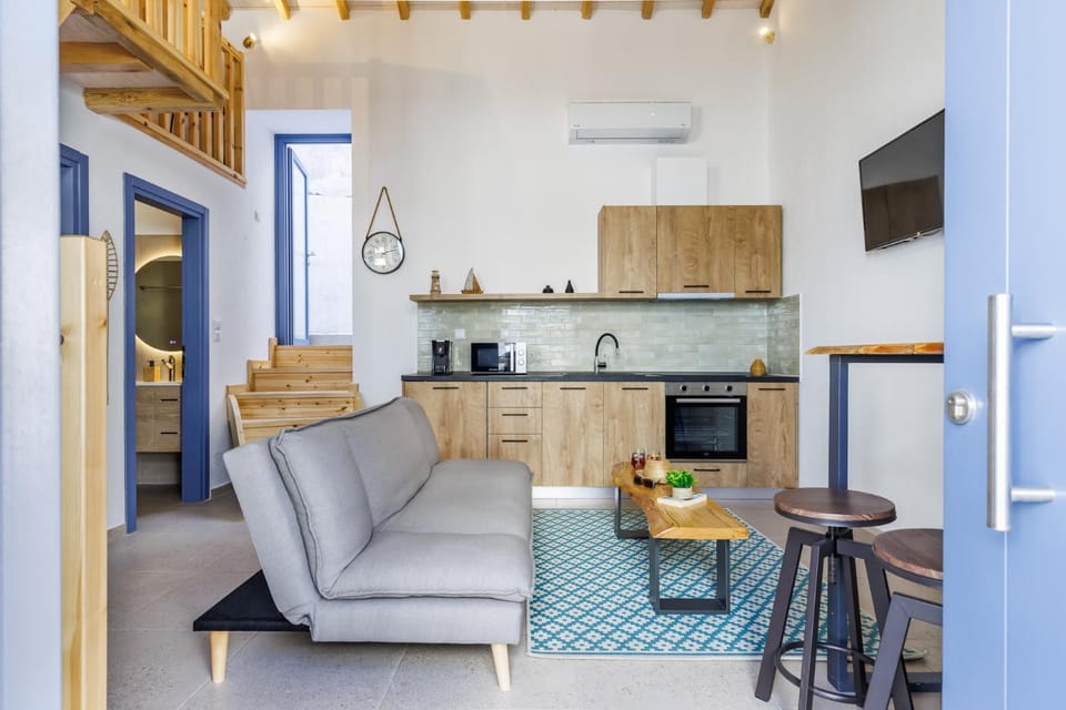 TV and multimedia, Coffee/tea facilities, Kitchen or kitchenette, Living room, Seating area, Dining area, minibar, oven