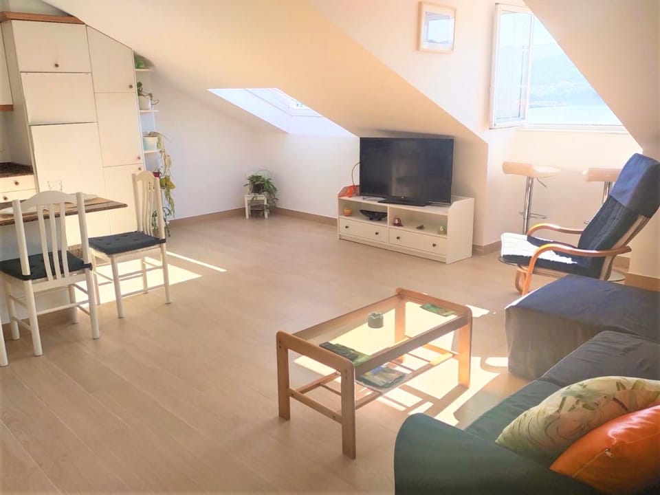 Communal lounge/ TV room, TV and multimedia, Living room, Seating area