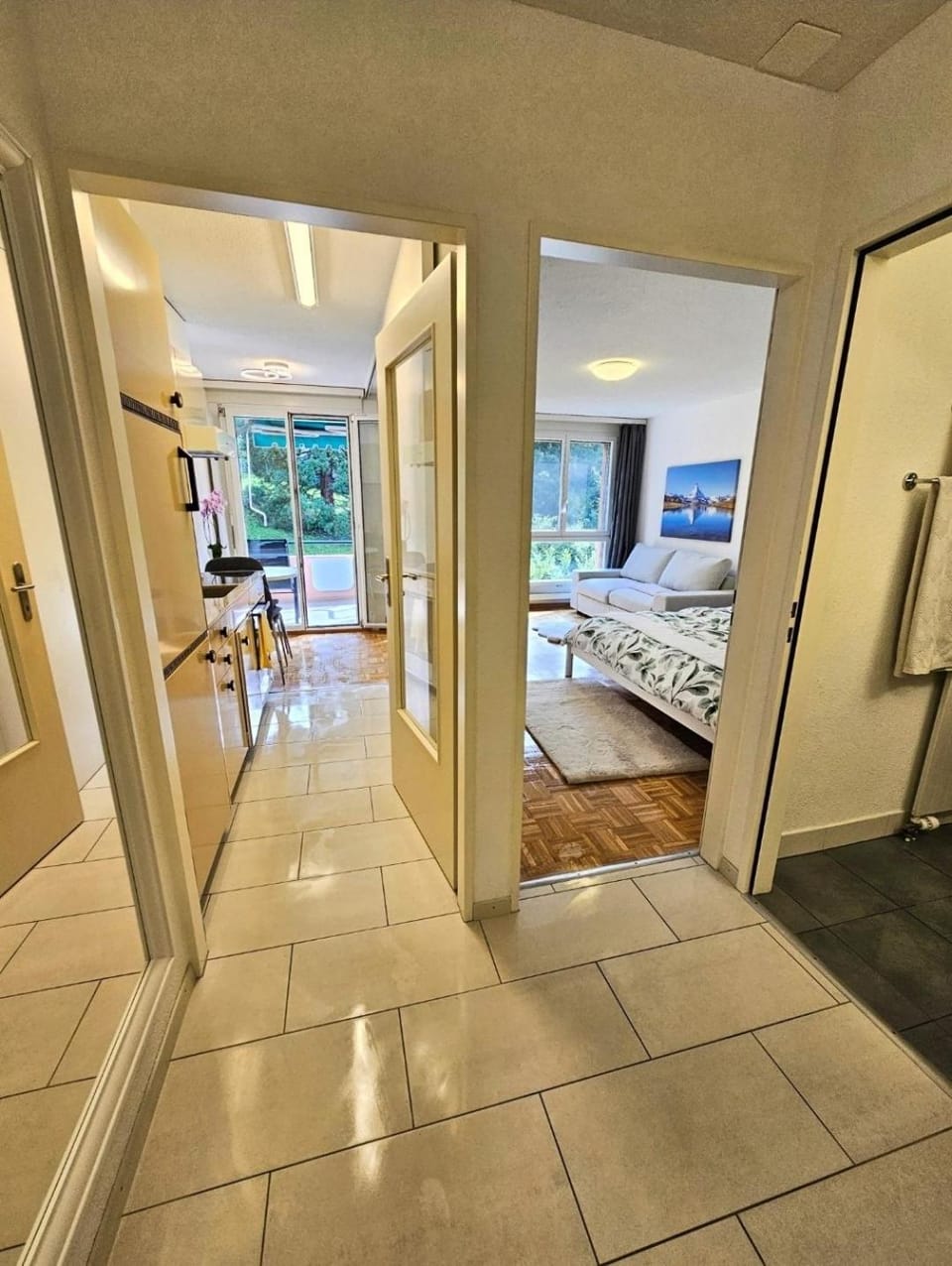 Bed, Kitchen or kitchenette, Seating area, Bedroom