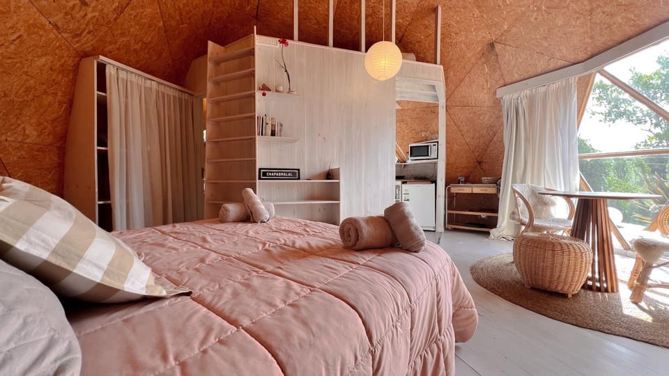 Bed, Living room, Dining area, kitchen