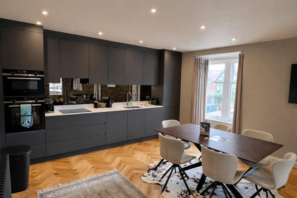 Romeo's Arch - 3BR Luxury Apartment, Heart of Town, Parking, Sleeps 6 Apartment in Stratford-upon-Avon