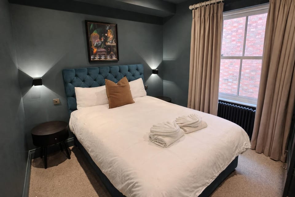 Romeo's Arch - 3BR Luxury Apartment, Heart of Town, Parking, Sleeps 6 Apartment in Stratford-upon-Avon