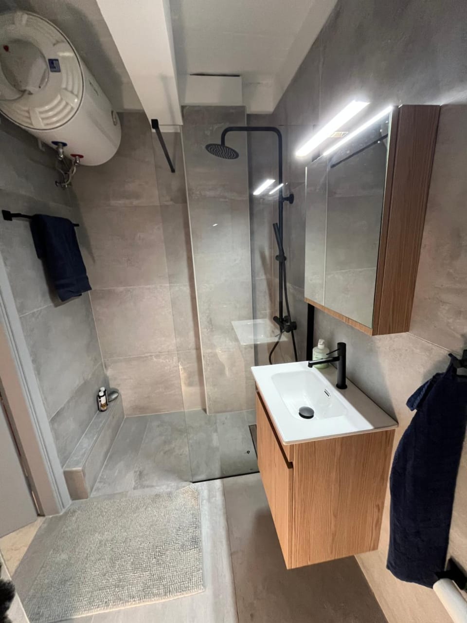 Shower, Bathroom, towels