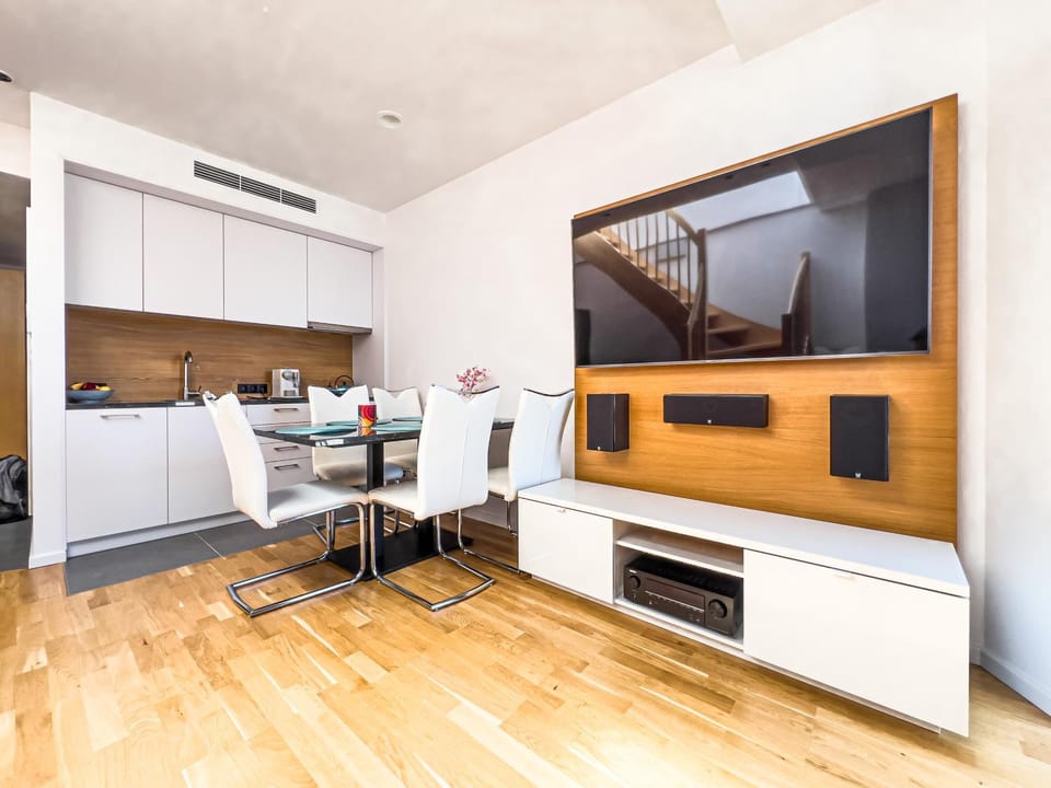 TV and multimedia, Seating area