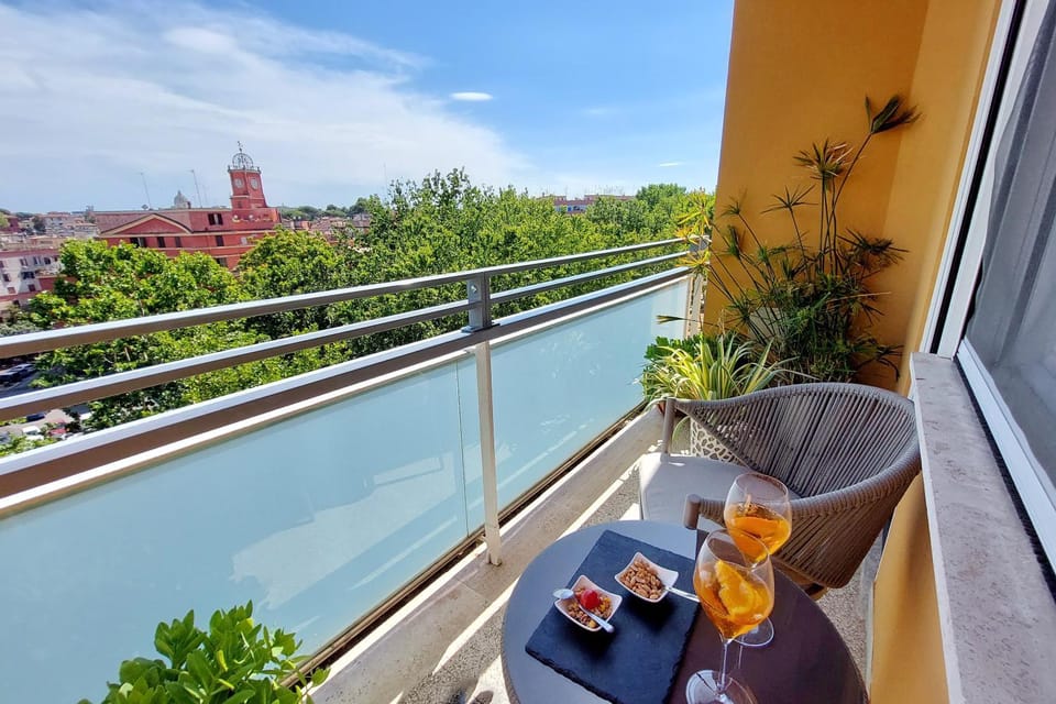 View (from property/room), Balcony/Terrace, City view, Internal: Not applicable to any particular room