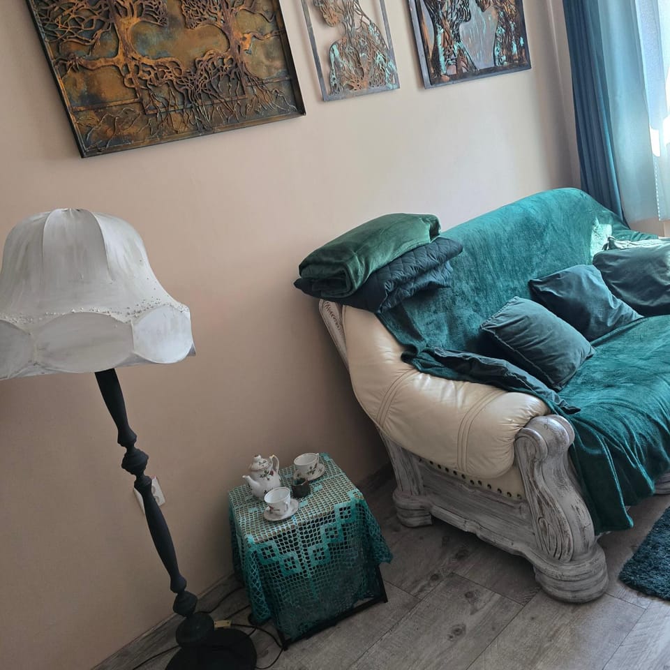 Seating area, Bedroom