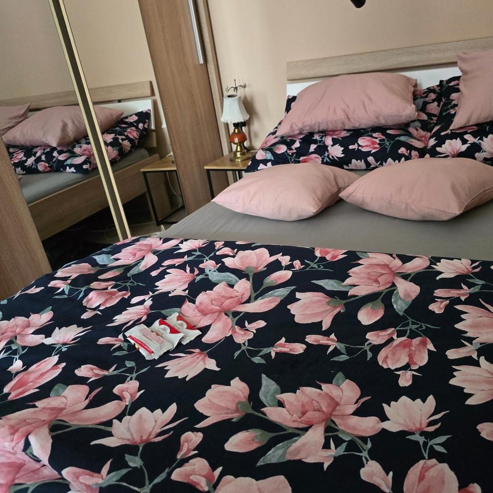 Bed, Photo of the whole room, Bedroom, wardrobe