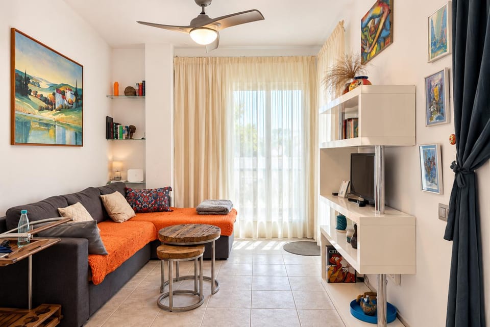 Communal lounge/ TV room, Living room, Seating area