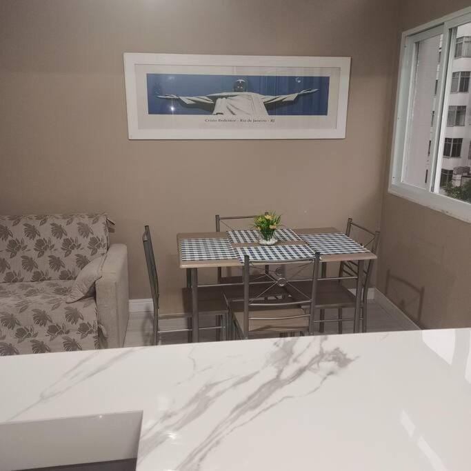 Melhor ponto de Copacabana Excelente Amplo arejado e iluminado Apartment in Rio de Janeiro