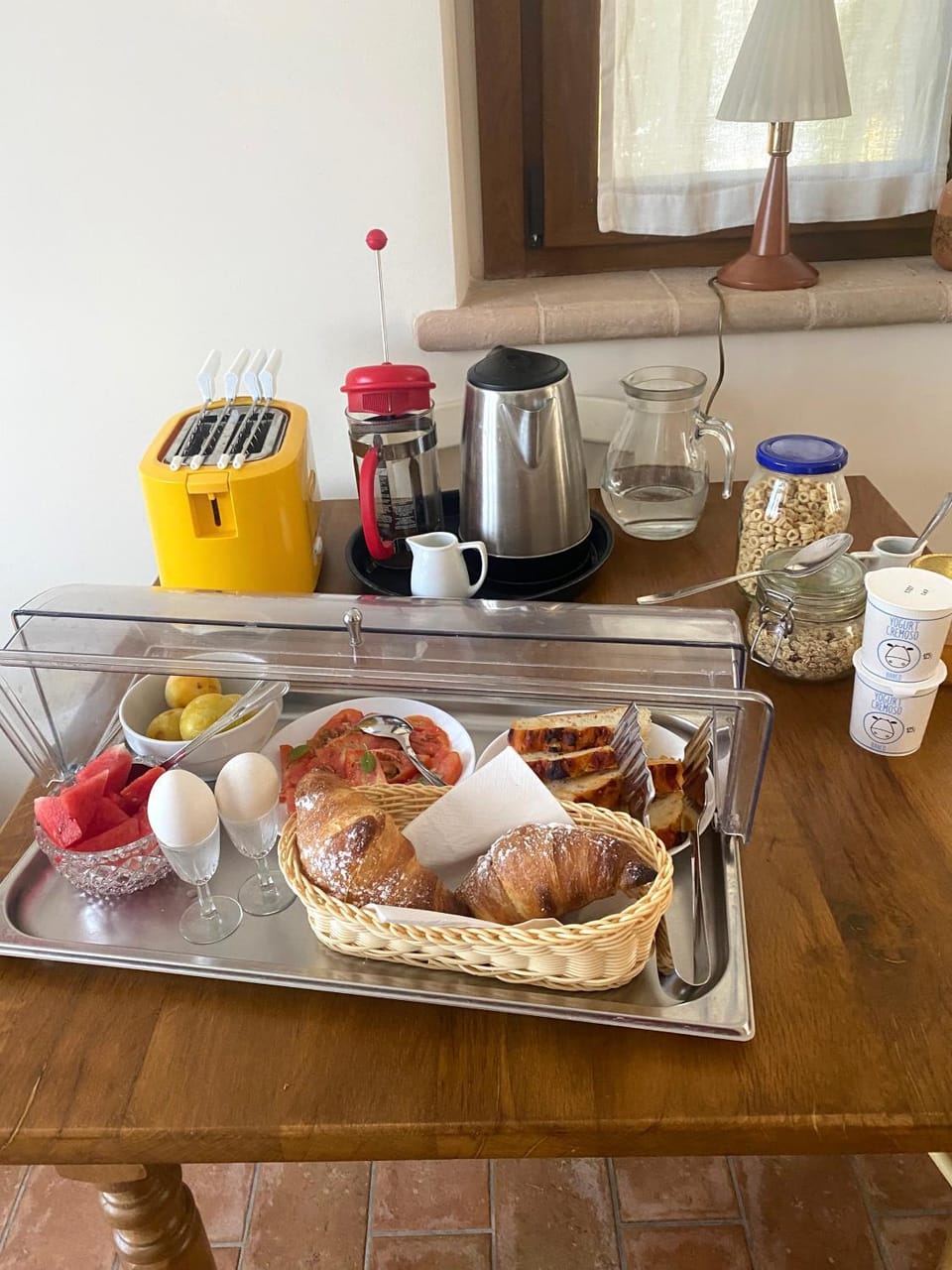 Coffee/tea facilities, Food and drinks, Breakfast