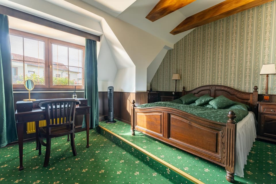 Bed, View (from property/room), Seating area