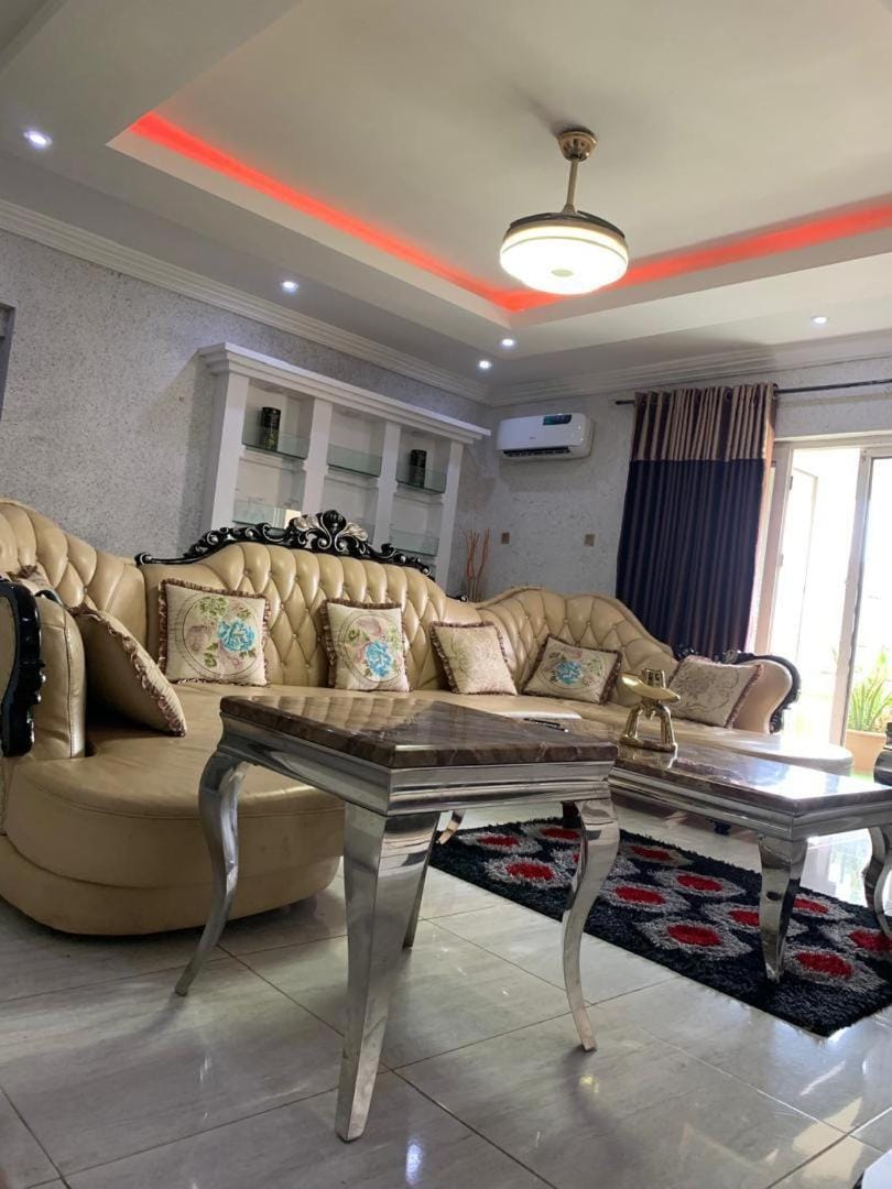 2BDR CBD Apt - 24hrs power, Security, 5mins to airport Apartment in Lagos