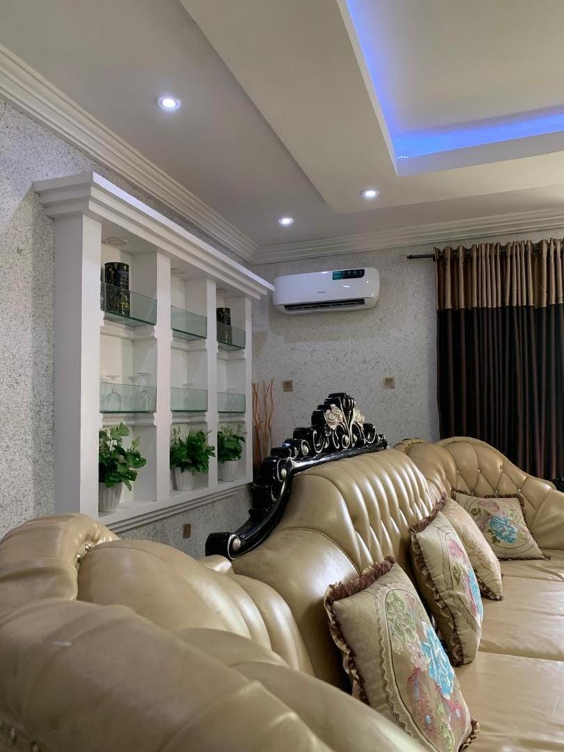 2BDR CBD Apt - 24hrs power, Security, 5mins to airport Apartment in Lagos