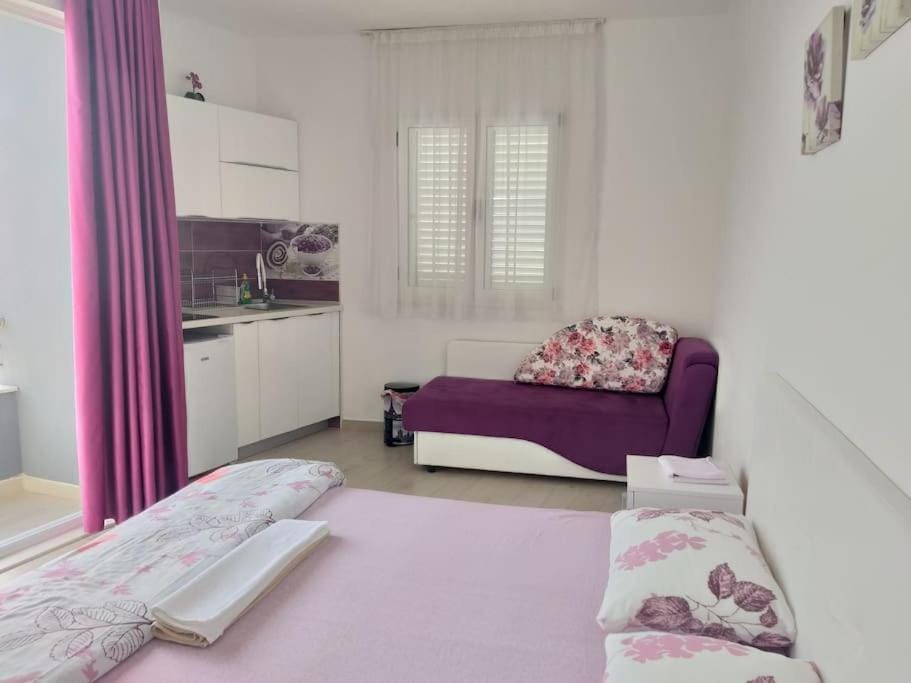 Sea Violet Apartment in Ulcinj
