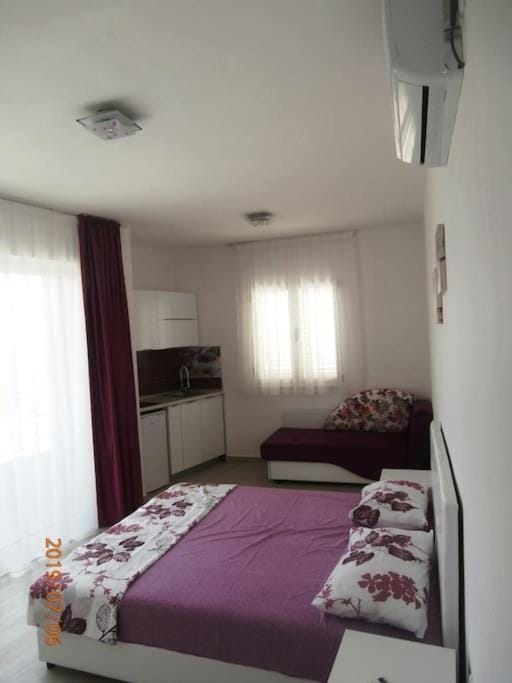 Sea Violet Apartment in Ulcinj