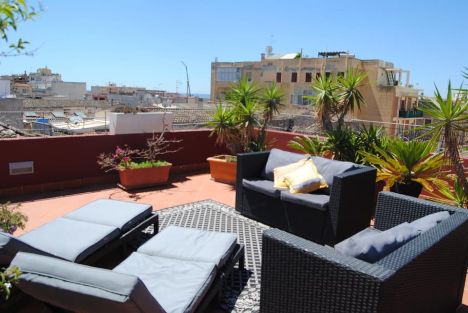 Rooftop Suite City Centre with Garage Apartment in Cagliari
