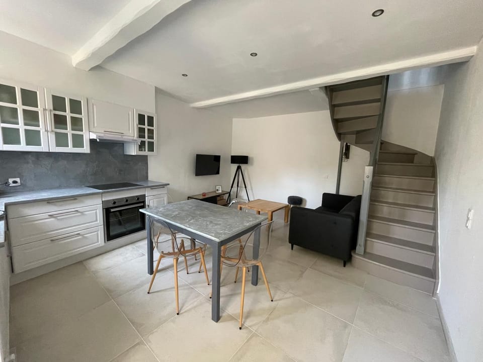 Appartement de village avec balcon rooftop House in Graveson