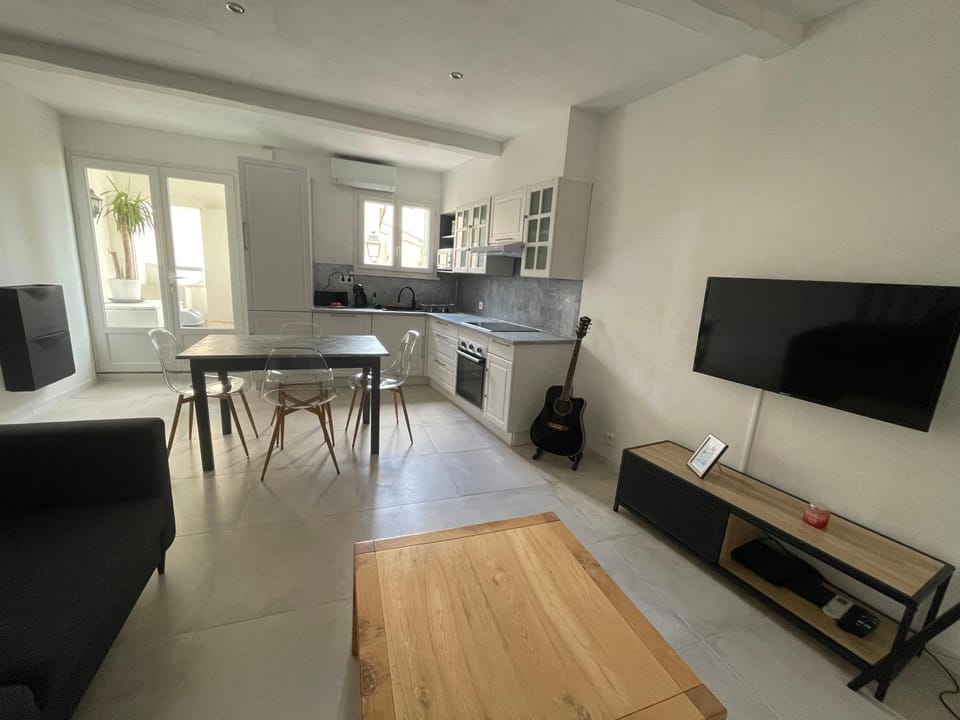 Appartement de village avec balcon rooftop House in Graveson