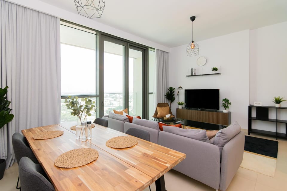 Communal lounge/ TV room, TV and multimedia, Living room, Seating area, Dining area, Evening entertainment