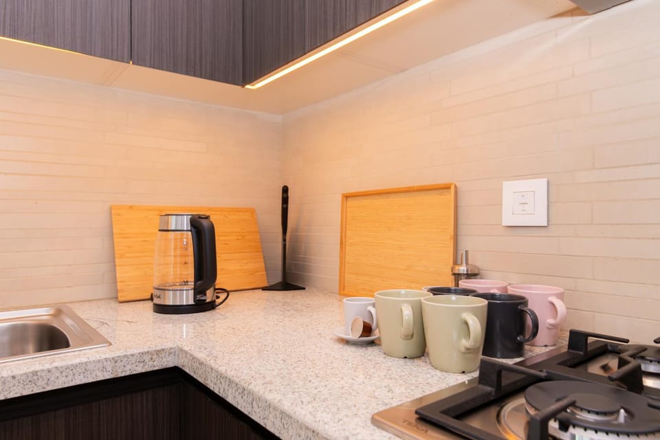 Coffee/tea facilities, Kitchen or kitchenette, minibar, stove, toaster