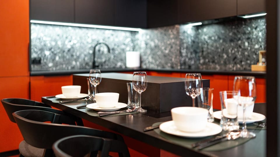 Kitchen or kitchenette, Dining area