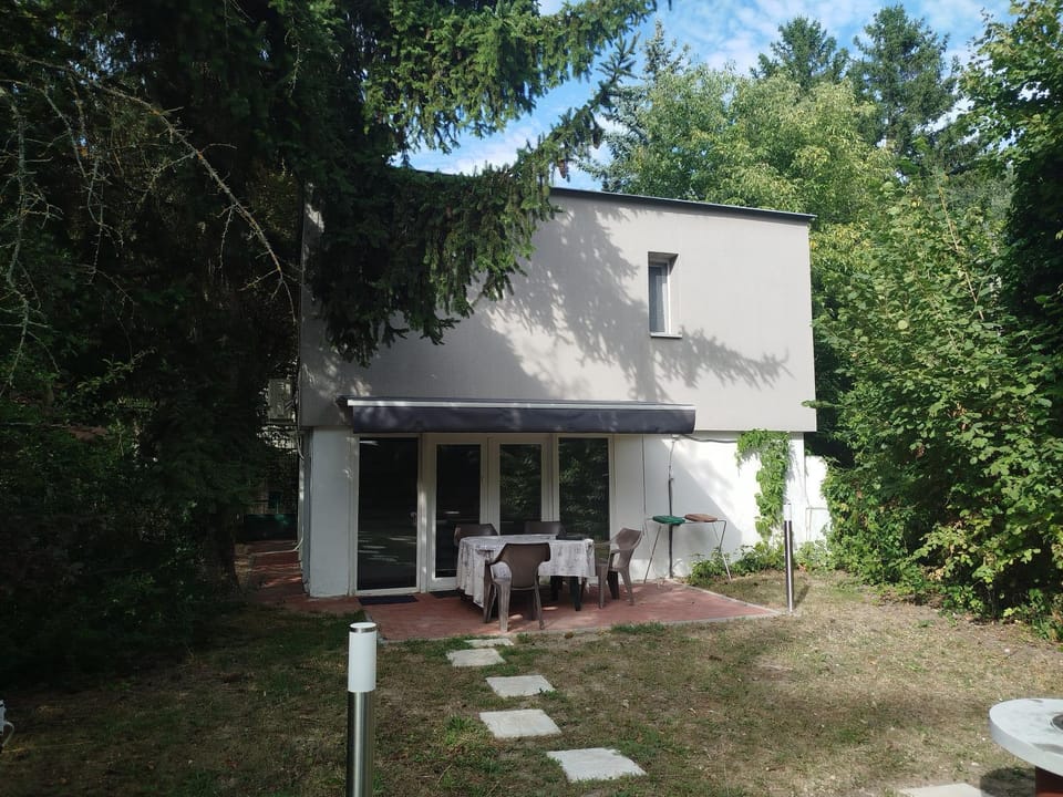 Property building, Day, Garden, Garden view