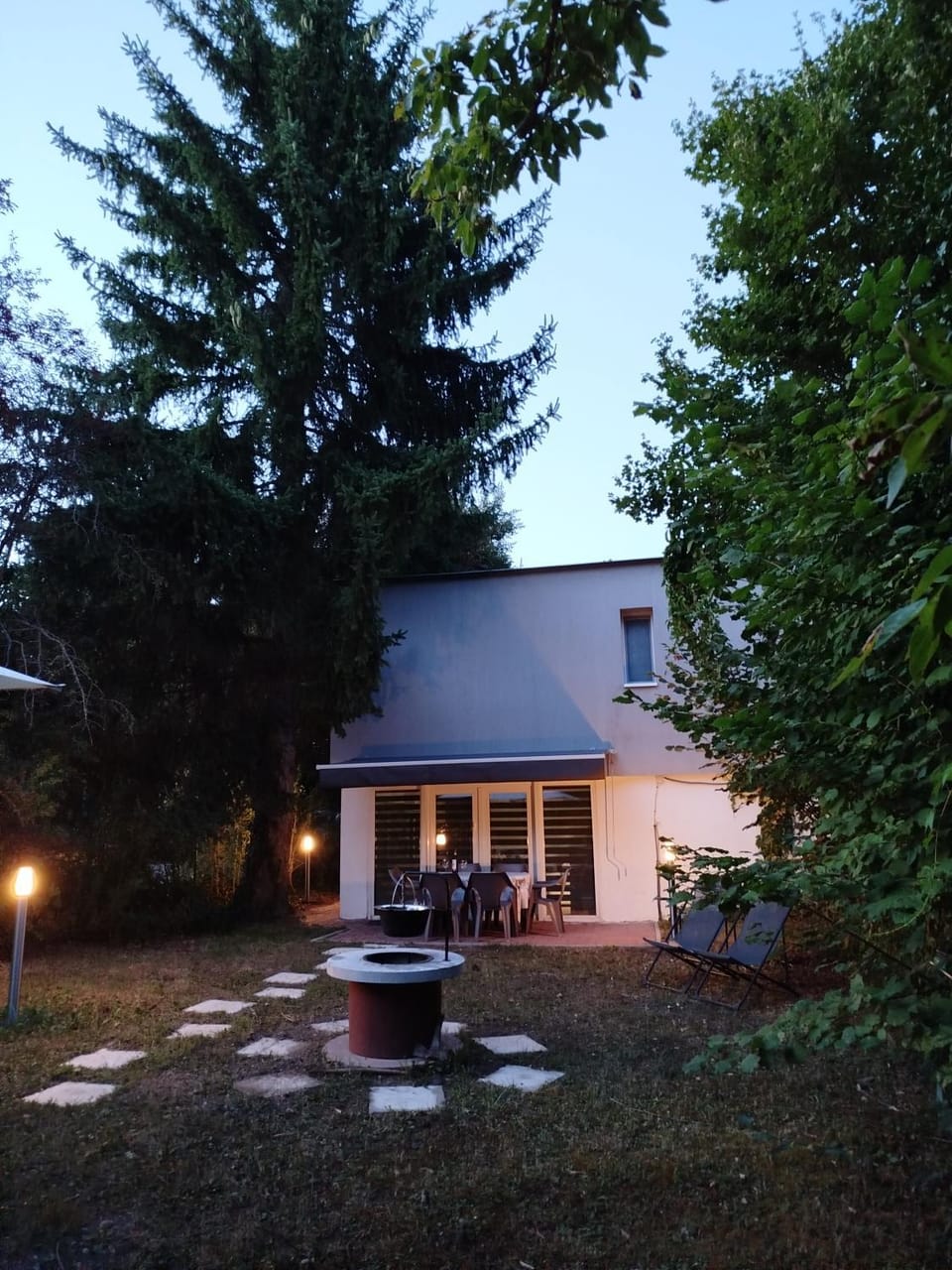 Property building, Day, Garden, Garden view
