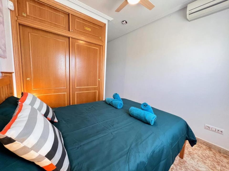 Bed, Photo of the whole room, Bedroom, wardrobe, air conditioner