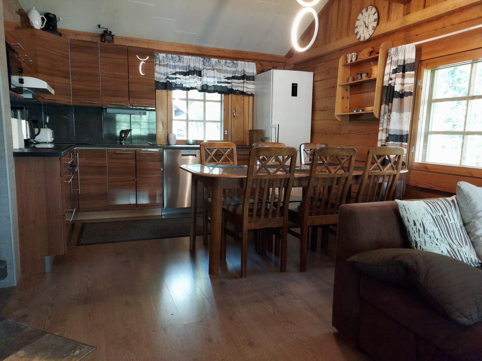 Dining area, kitchen