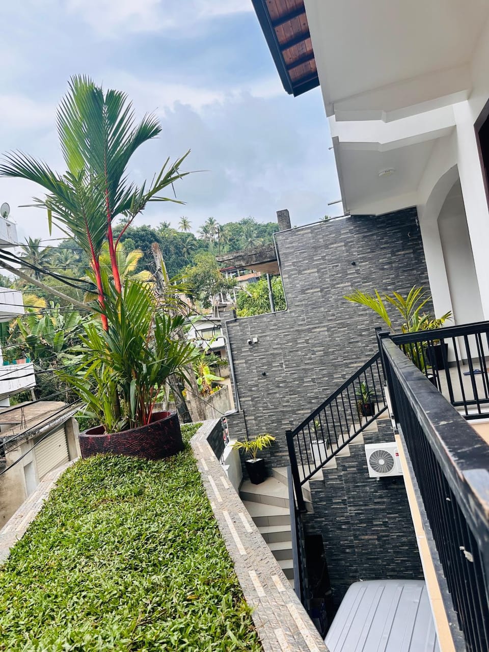 Swiss Garden Holiday Home - Elegant and Spacious at Kandy, MADAWALA Villa in Gangawatakorale