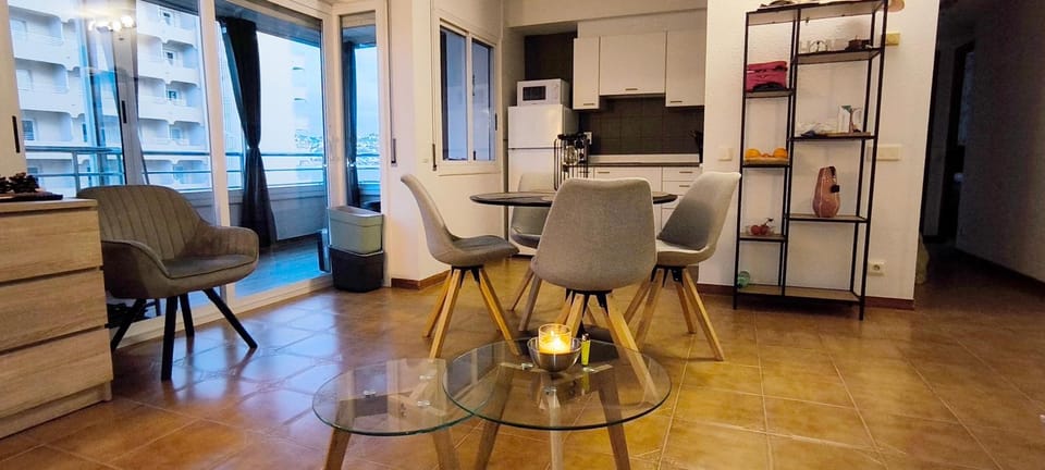 Spacieux Appartement Rose front mer et piscine Apartment in Roses