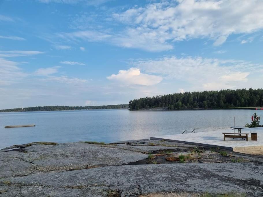 Fridfullt läge, stuga med sjöutsikt House in Västra Götaland County