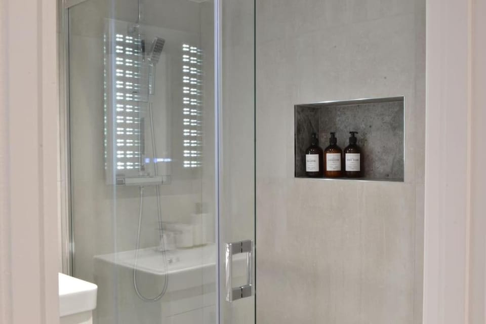 New Flat near Luton Airport FREE PARKING Apartment in Luton