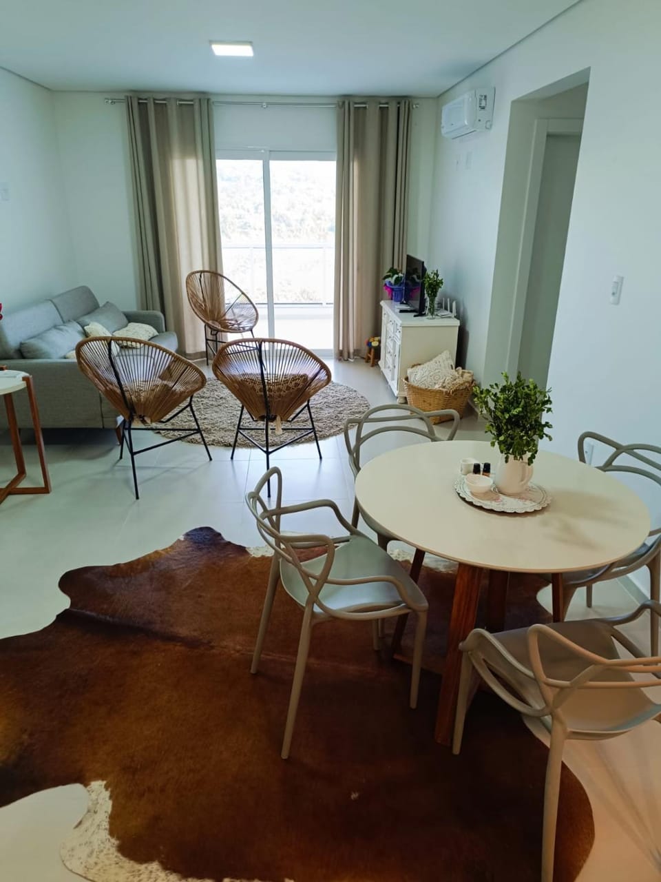 Seating area, Dining area