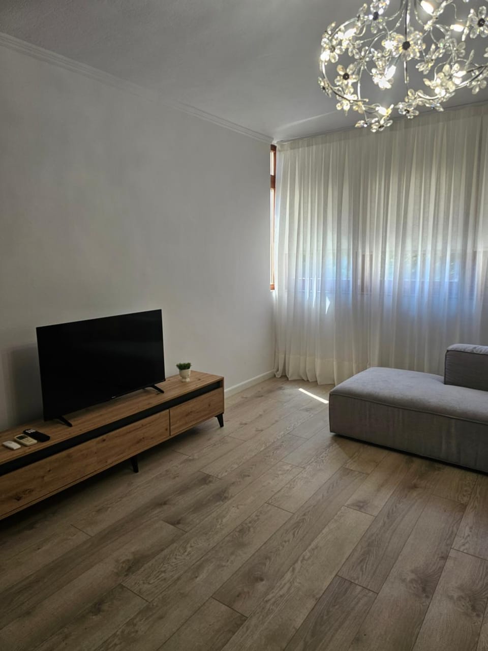 TV and multimedia, Living room, Evening entertainment