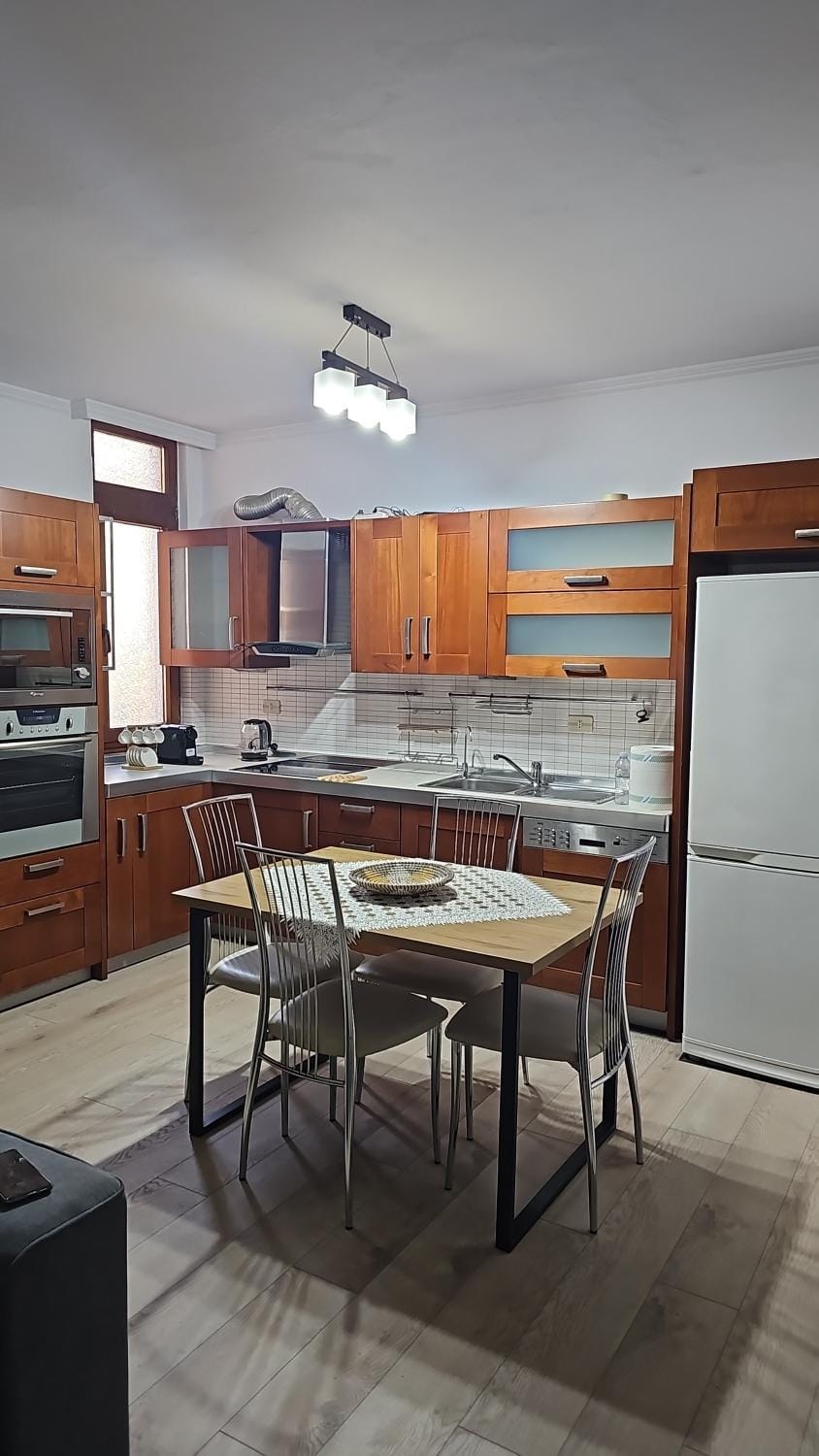 Coffee/tea facilities, Kitchen or kitchenette, dishwasher, oven, stove, toaster