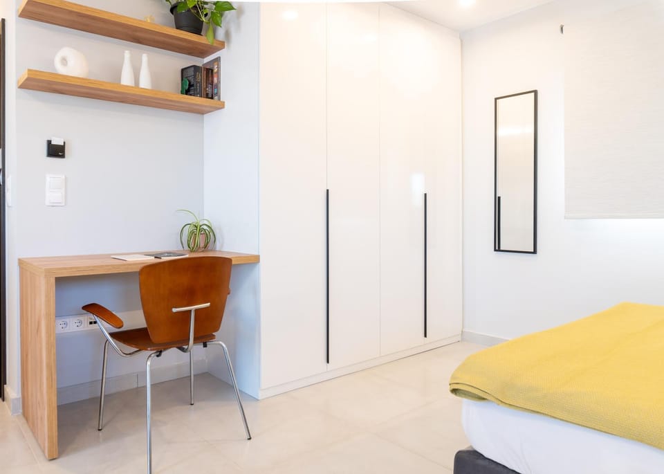 Area and facilities, wardrobe