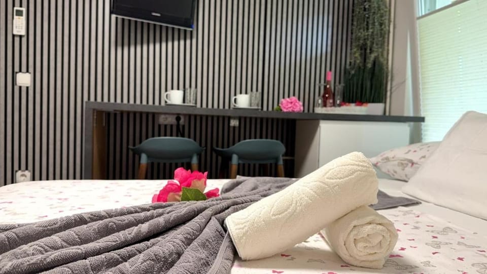 Seating area, Bedroom