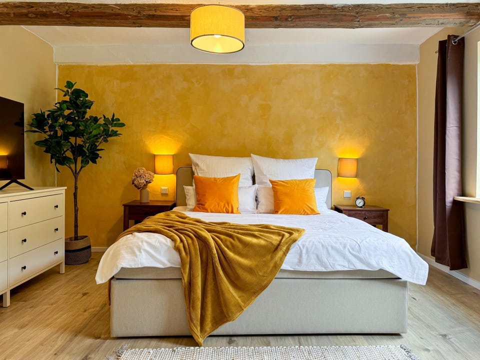 Bed, Photo of the whole room, Bedroom
