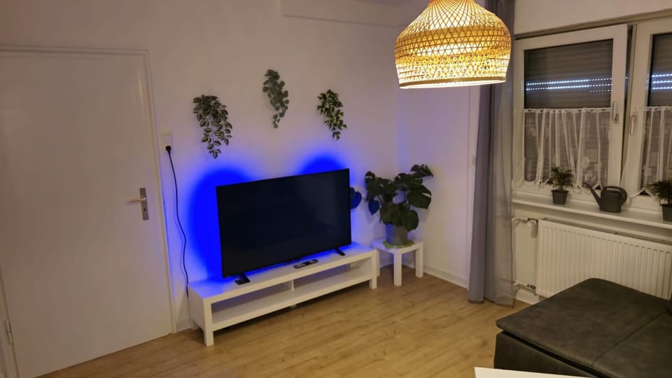 TV and multimedia, Living room, Evening entertainment