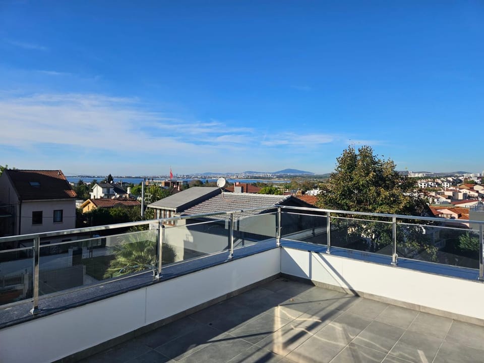 View (from property/room), Balcony/Terrace, City view
